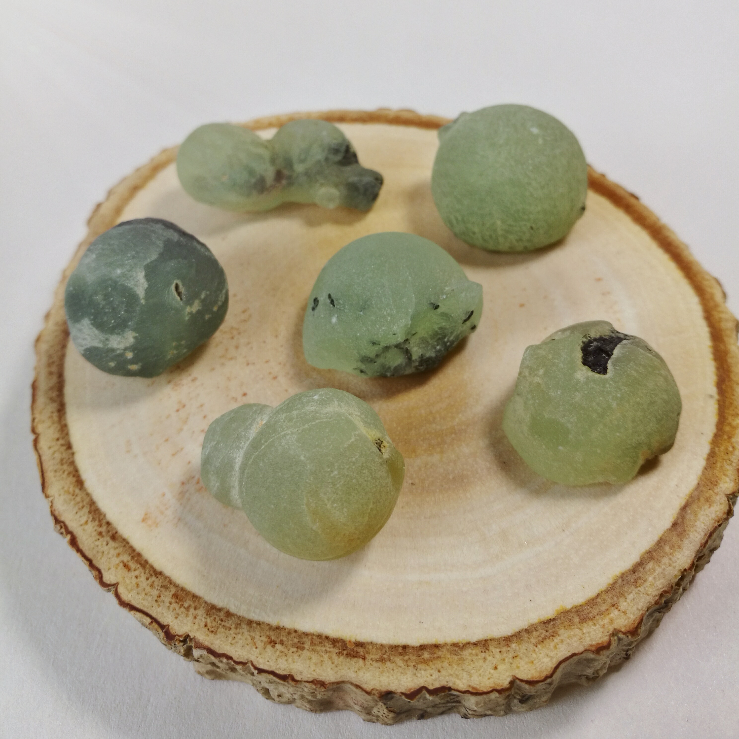หินพรีไนท์(Prehnite)