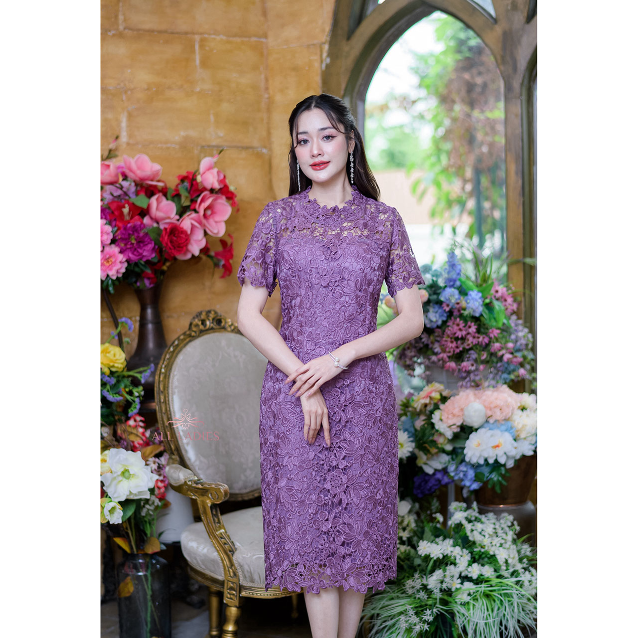 kudapy เดรสสั้นสีชมพูกะปิ/สีม่วงเผือก ลูกไม้เกรดสวยพรีเมี่ยม ลายดอกไม้ ดีไซน์เปิดอกบนให้เป็นซีทรู