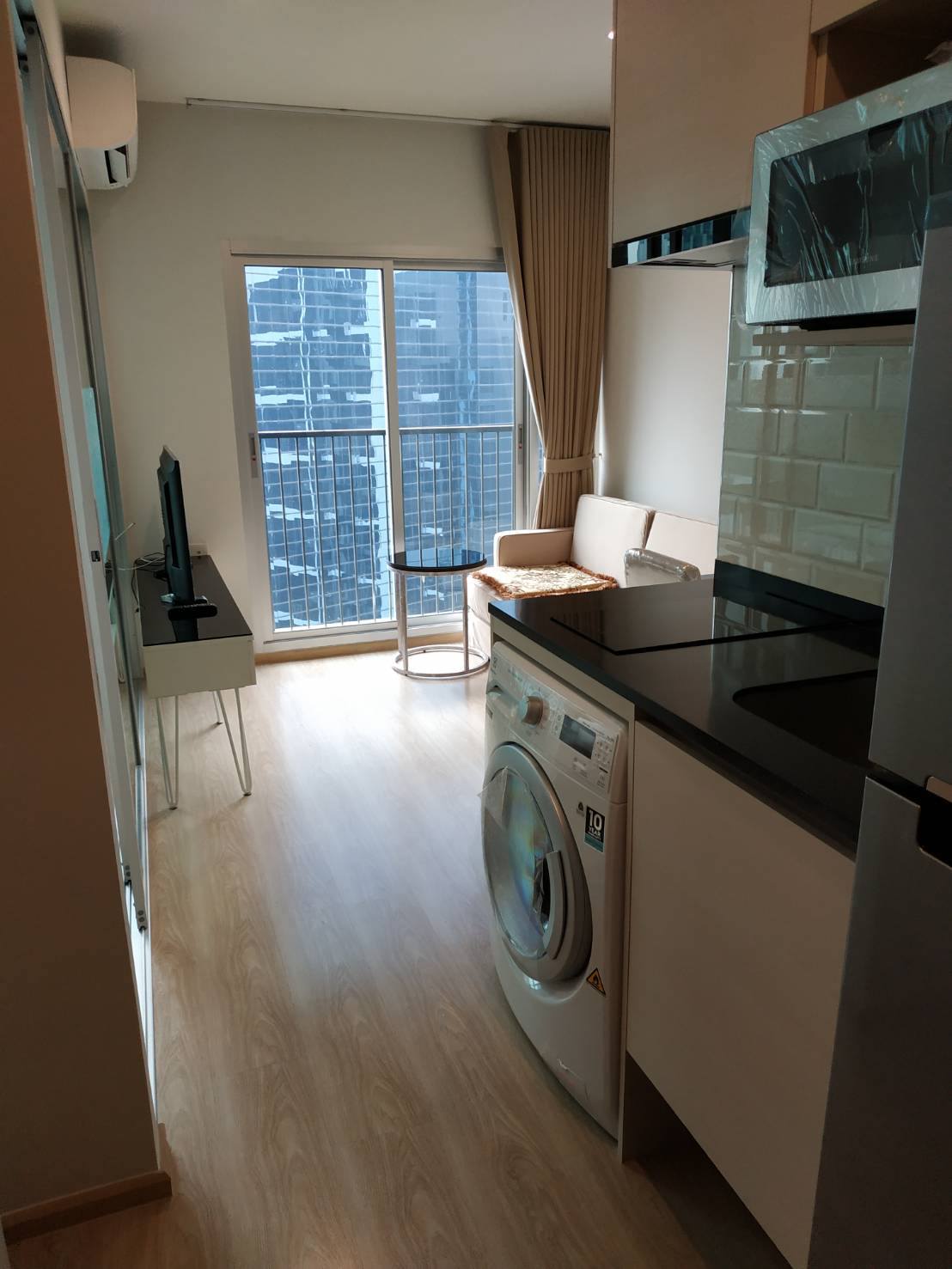 ให้เช่าคอนโด Noble Revolve Ratchada 2 (โนเบิล รีวอลฟ์ รัชดา 2) โซนพื้นที่ MRT ศูนย์วัฒนธรรมฯ ห้องแบบ 1ห้องนอน / 1ห้องน้ำ ขนาดห้อง 26 ตรม. ชั้น 26