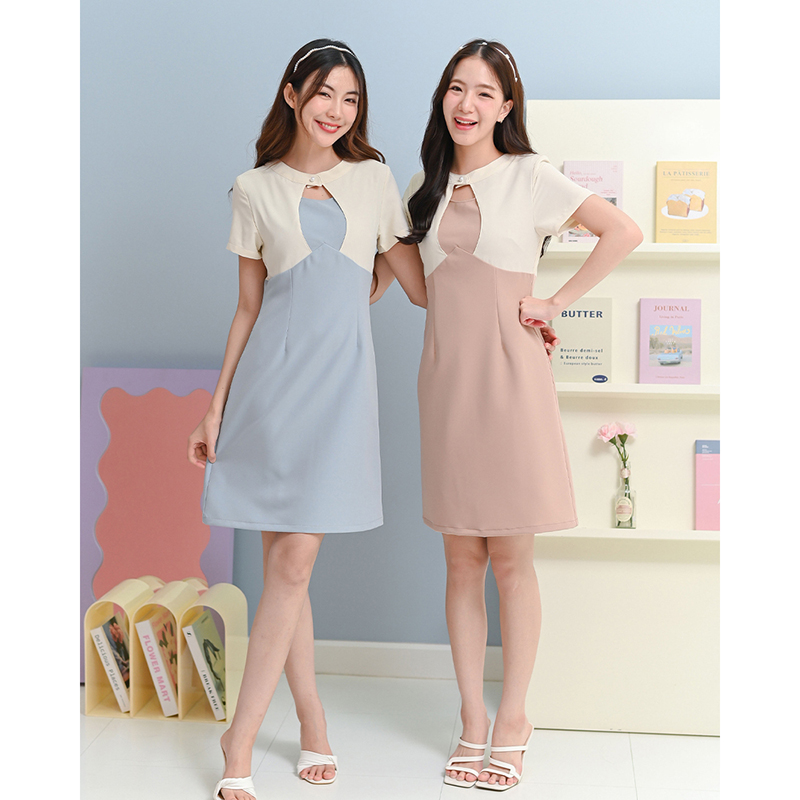 kudapy เดรสสั้นสีโอรส/สีฟ้าอ่อน ทรงเอแขนสั้น แต่งสีเสื้อตัวนอก แต่งกระดุมมุกที่คอเพิ่มความสวย