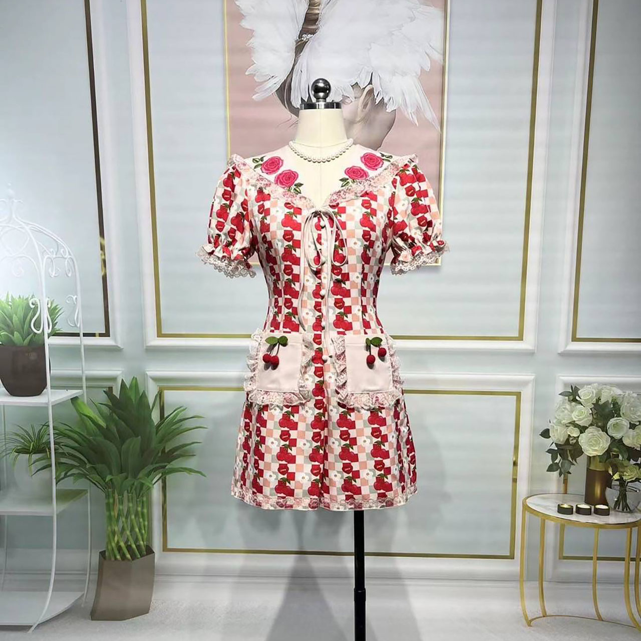 kudapy จั้มสูทขาสั้นสีครีมแดง เชอร์รี่ 3D แต่งลูกไม้ระบายขากางเกงงานสวย