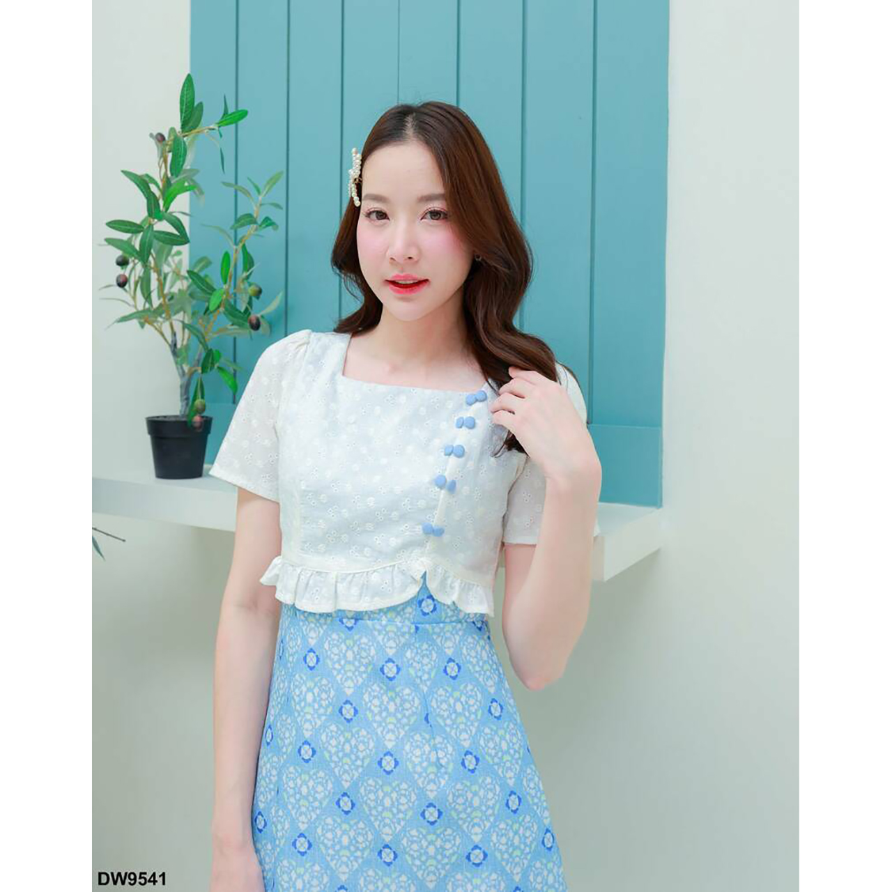 kudapy เดรสคอเหลี่ยมเสื้อลายปักแต่งกระดุม