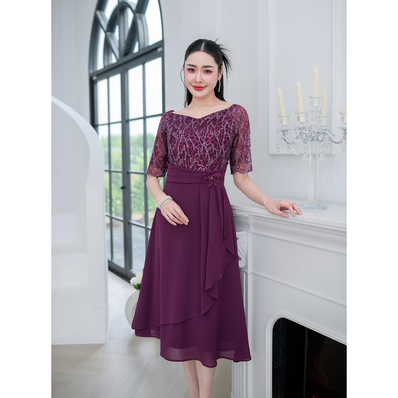 kudapy เดรสลูกไม้ทอผสมดิ้นแต่งเลื่อม งานเดรสออกงานรุ่นสวยหวาน ดีไซน์คอปาดโชว์คอ ช่วงกระโปรงเป็นงานผ้าชีฟอง