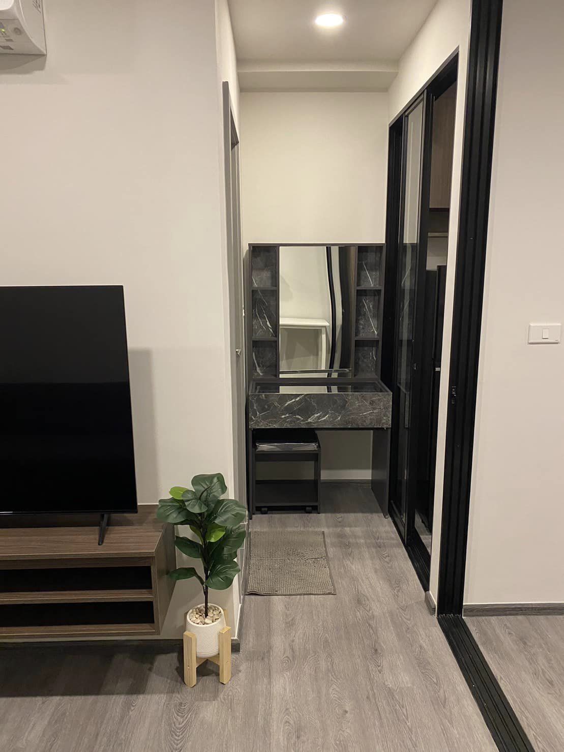 ให้เช่าคอนโด The Origin Ladprao Bangkapi (ดิ ออริจิ้น ลาดพร้าว บางกะปิ) - ตกแต่งเฟอร์ครบห้องใหม่น่าอยู่ - การเดินทาง: ใกล้BTSบางกะปิ