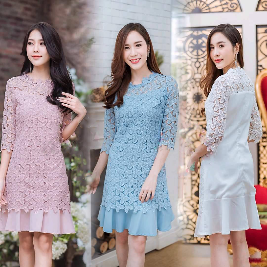 kudapy เดรสสั้นคอกลมชายระบาย สีชมพู/สีฟ้า/สีเขา เดรสใส่ออกงานผ้าลูกไม้เนื้อนิ่ม ซับในซิบหลังอย่างดีค่ะ ไหล่และแขนผ้าลูกไม้ซีทรูโชว์เซ็กซีี่
