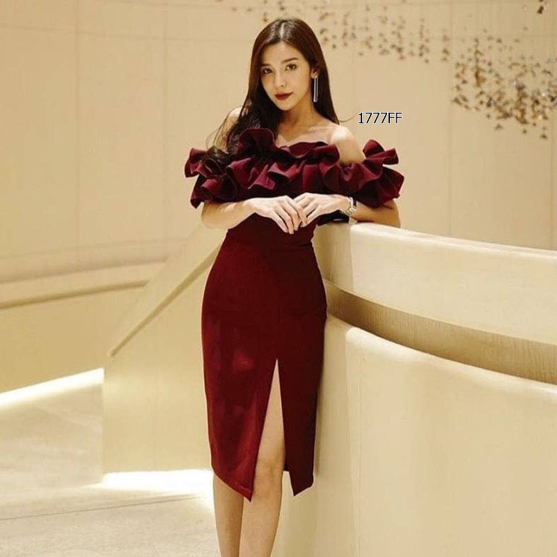 kudapy เดรสปาดไหล่ ระบายรอบน่ารัก แอบเซ็กซี่ งานมีซิปซ่อนหลัง ตีเกล็ดหน้าหลัง เอวไม่สม็อค ทรงเข้ารูป