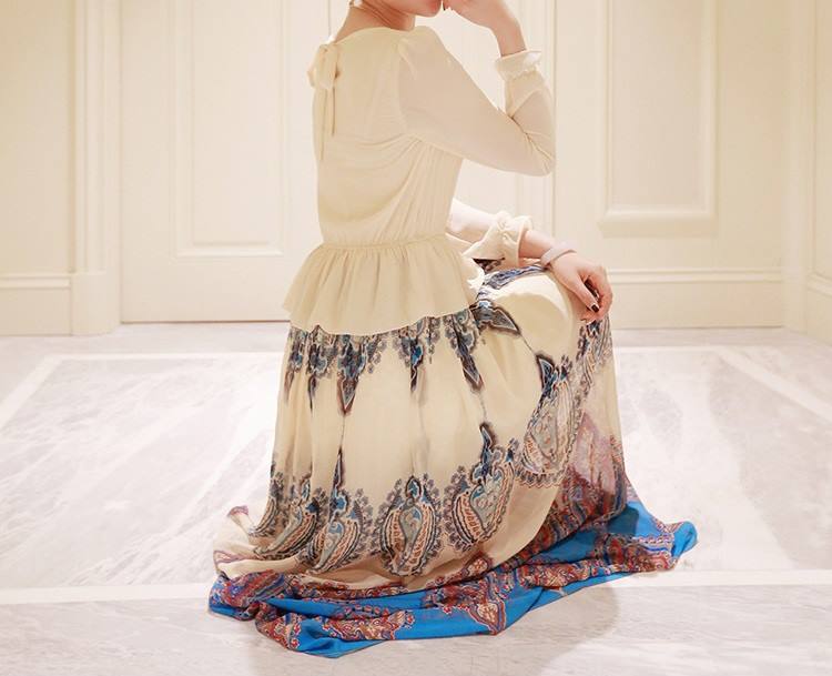 kudapy เดรสยาว ตัวเสื้อผาชีฟองเนื้อดีสีครีม แขนยาว ปลายแขนเสื้อจั๊ม ตอเสื้อด้านหลังมีสายให้ผูกโบว์