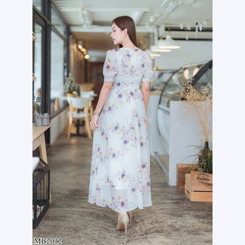 kudapy เดรสยาวสีขาว แต่งกระดุมลายดอกใส่สบายสวยดูดี