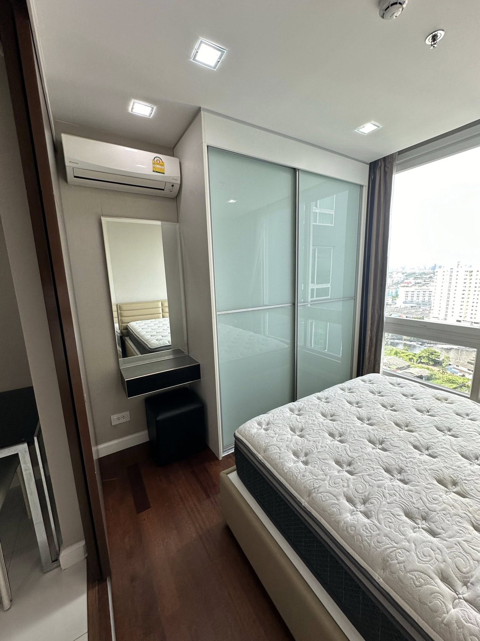 ให้เช่า The metropolis samrong interchange (เดอะ เมโทรโพลิส สำโรง อินเตอร์เชนจ์) 1 นอน 1น้ำ ขนาด 35 ตรม. ตึก A ชั้น 18 ราคา 13,000