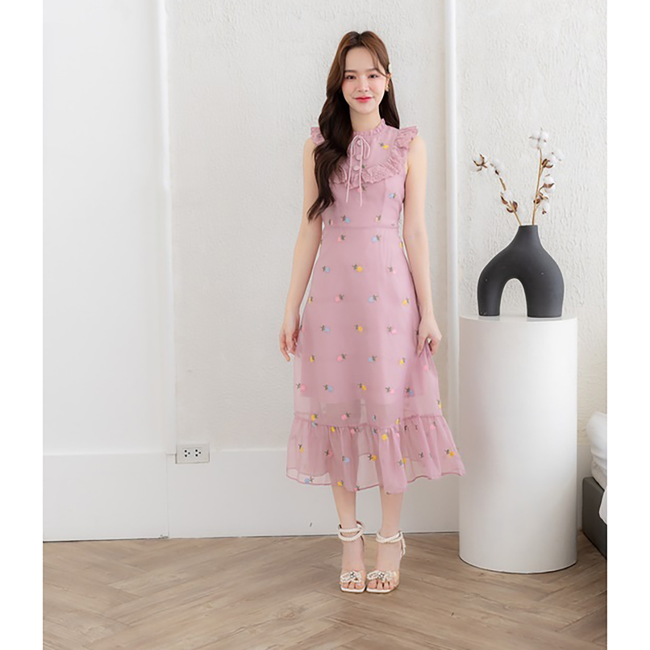 kudapy เดรสยาวสีชมพู/สีขาว คอตตอนปักแต่งผ้าฉลุ