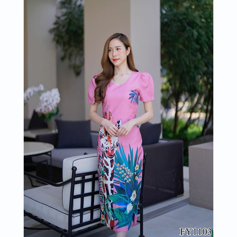 kudapy เดรสยาวสีชมพู/สีครีม ทรงเอคอวีแขนสั้น