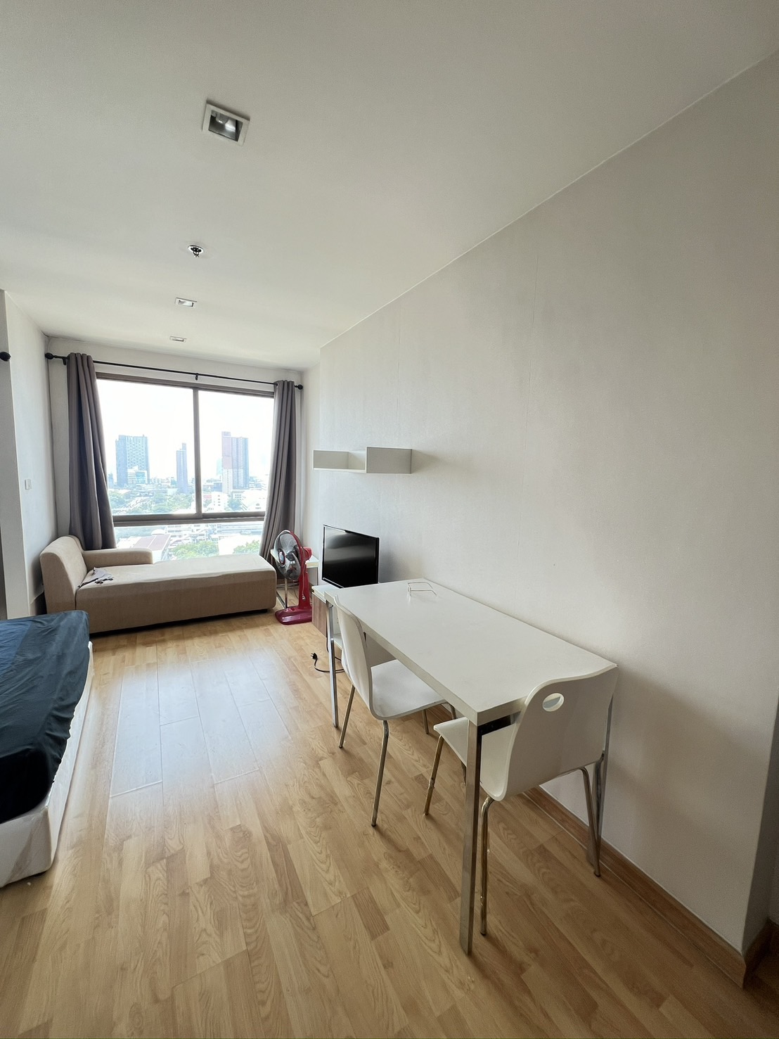 สนใจชมห้องติดต่อได้เลย Line ID: Smile-easy ปล่อยเช่าคอนโด Casa Condo Asoke - Dindaeng (คาซ่า คอนโด อโศก - ดินแดง) - Studio 1ห้องน้ำ - ใกล้ MRT พระราม 9 BTS อนุเสาวรีย์ - ขนาดห้อง 27 ตรม. ชั้น 23