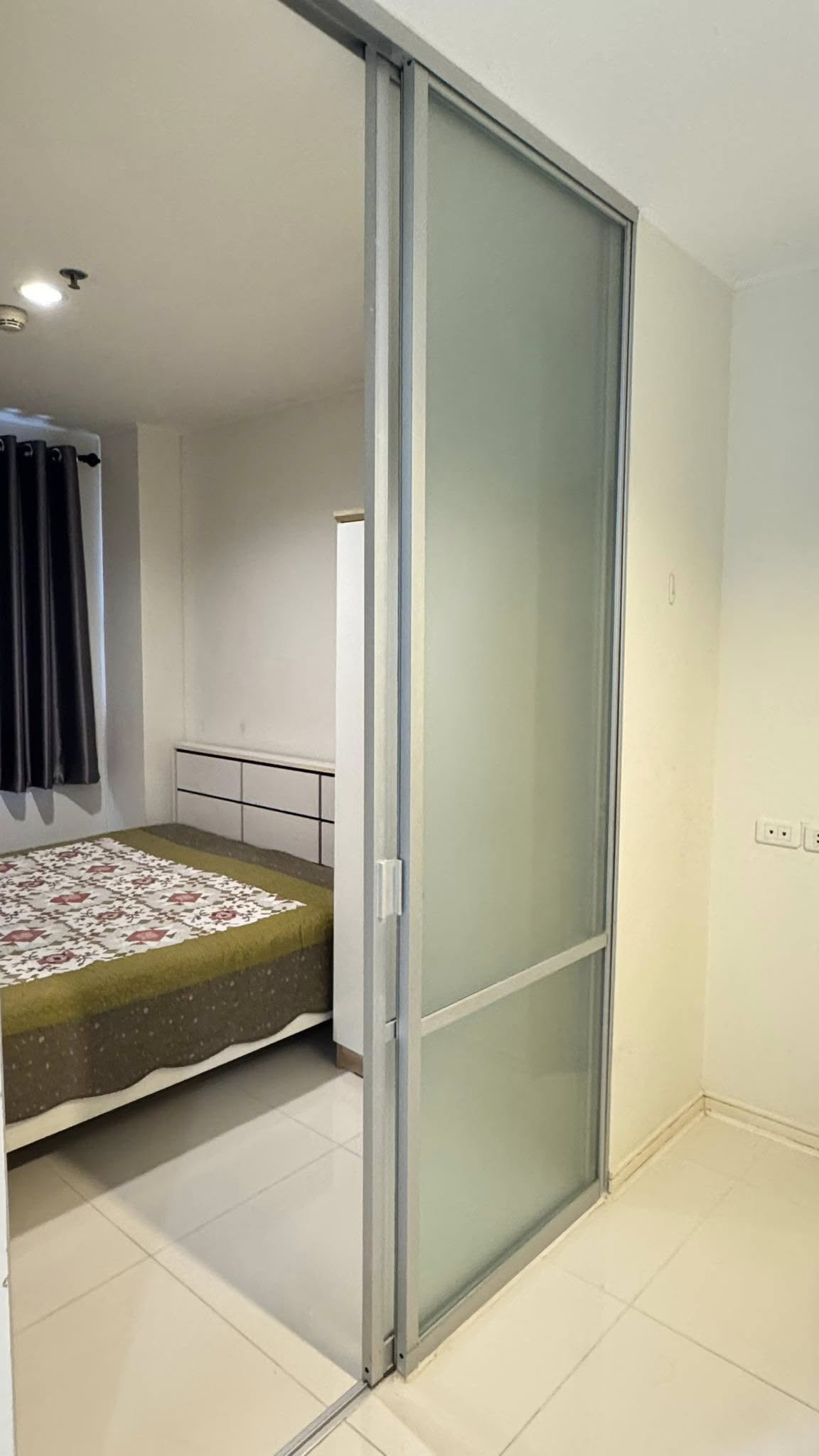 ให้เช่าห้องแบบ 1ห้องนอน 1ห้องน้ำ โซนพื้นที่ MRT คู้บอน รามอินทรา กม.9 คอนโด Lumpini Condo Town Ramintra-Navamin (ลุมพินี คอนโดทาวน์ รามอินทรา-นวมินทร์) ขนาดห้อง 25 ตรม. ชั้น 3 ตึก A