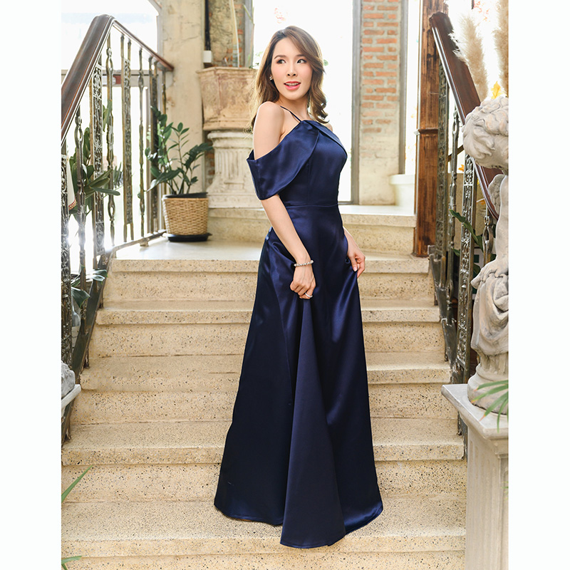 kudapy เดรสยาวสีชมพู/สีกรม/สีทองอมชมพู ราตรียาวสวยหรู คัตติ้งสวย เดรสเป็นแบบเปิดไหล่ มีสายเดี่ยวเล็กๆ แพทเทิร์นแบบปิดต้นแขน กระโปรงยาว