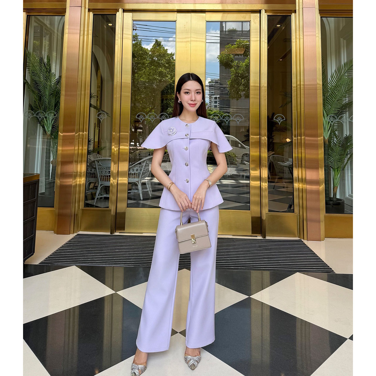 kudapy เซ็ทเสื้อแขนล้ำผ้าพรีเมี่ยม เสื้อเป็นทรงเข้ารูป เป็นเสื้อทรงแขนล้ำกระดุมหน้าเป็นกระดุมดอกไม้จริง