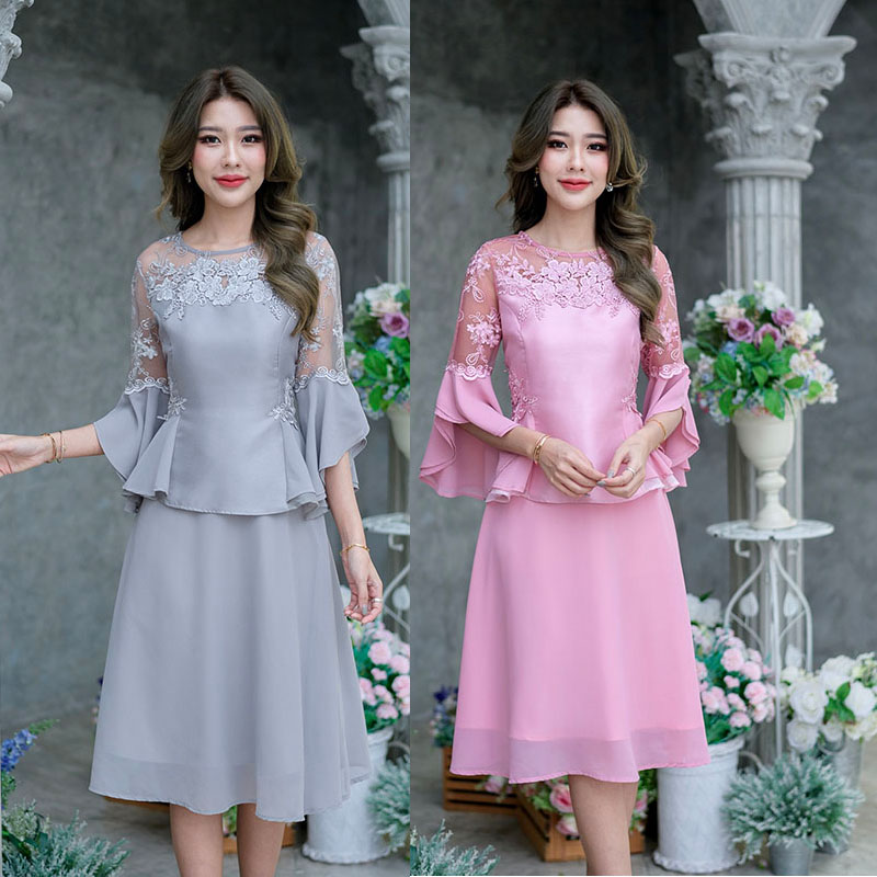 kudapy เดรสสั้นสีชมพู/สีเทา เป็นงานผ้าไหมแต่งลูกไม้ + ผ้าชิฟฟ่อนพริ้วๆ งานผสมผสาน 3 เนื้อผ้า ดีเทลมากมายตกแต่งสวยหวาน