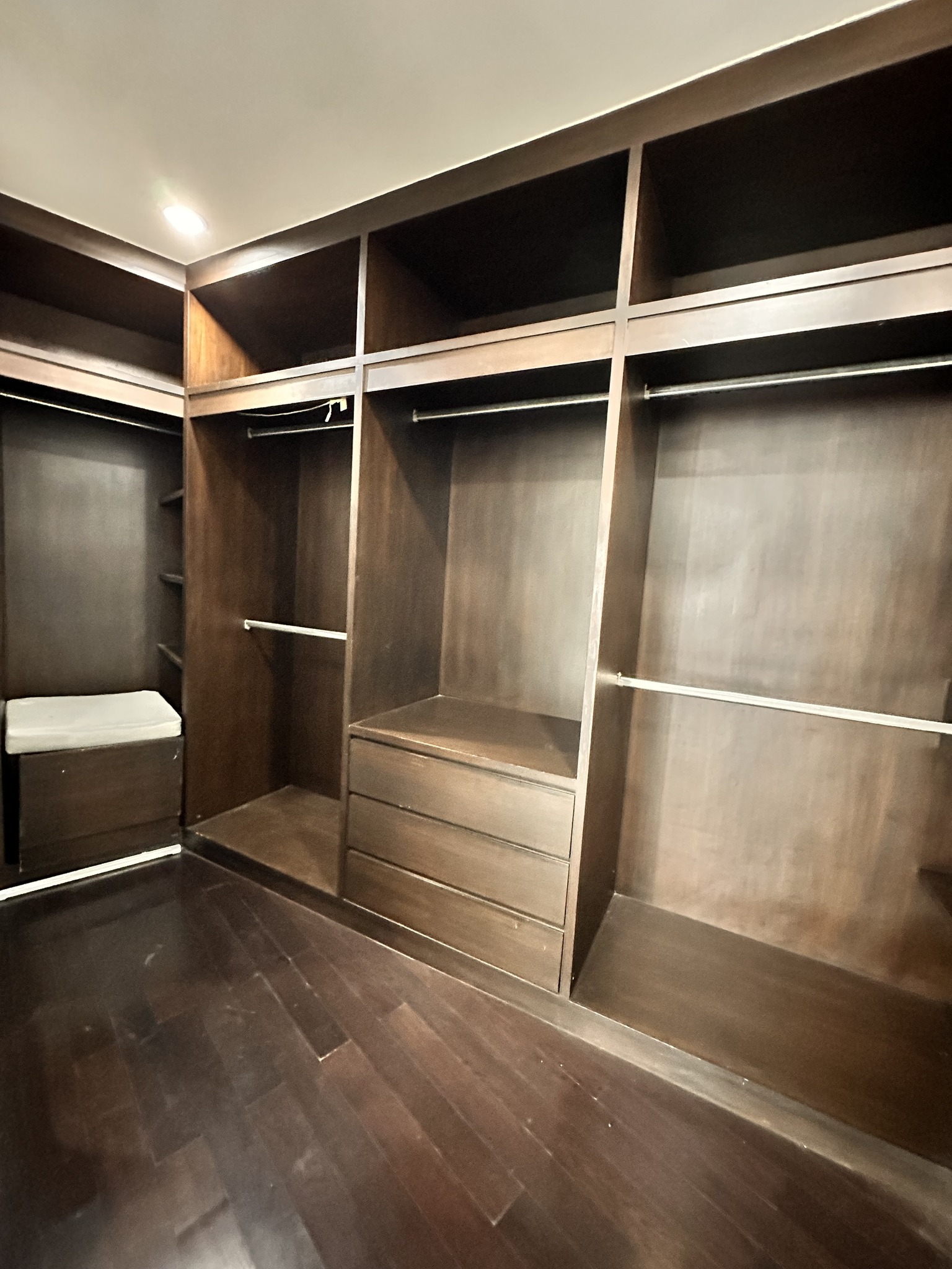 ปล่อยเช่าคอนโด Watermark Chaophraya (วอเตอร์มาร์ก เจ้าพระยา) - โซนพื้นที่ BTSกรุงธน ถนนเจริญนคร - Penthouse 3 ชั้น 3ห้องนอน 3ห้องน้ำ - ขนาดห้อง 265 ตรม. ชั้น 26,27,28 ตึก B