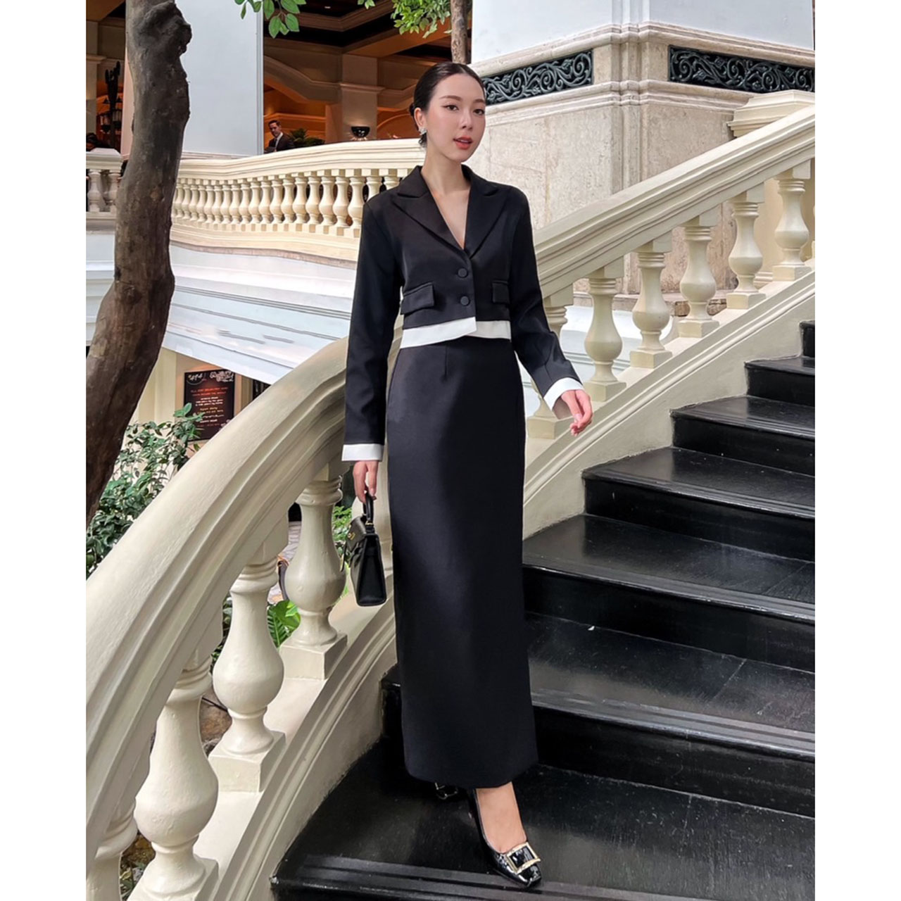 kudapy เซ็ทครอป กระโปรงยาว ตัวเสื้อแต่งกระเป๋าหลอก 2ข้าง ดับเบิ้ลเลเยอร์เป็นสีขาว กระดุมจริงสีเดียวกับผ้า แต่งปลายแขนสีขาว