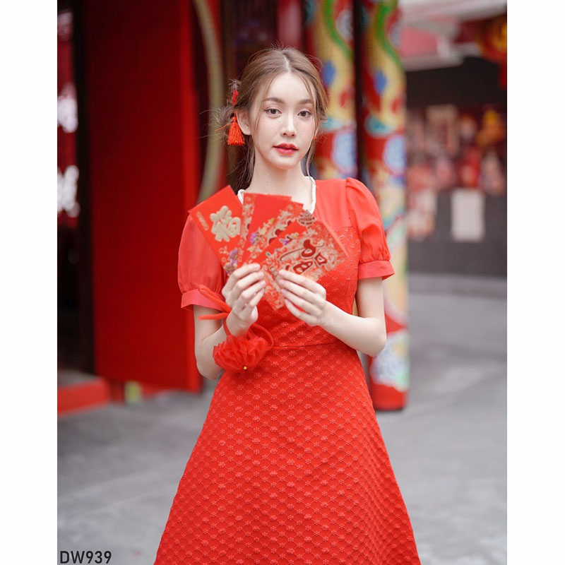kudapy เดรสสั้นสีแดง ผ้าทอลายนูนแขนชีฟอง ใส่ออกงาน ใส่งานตรุษจีนสวยดูดี
