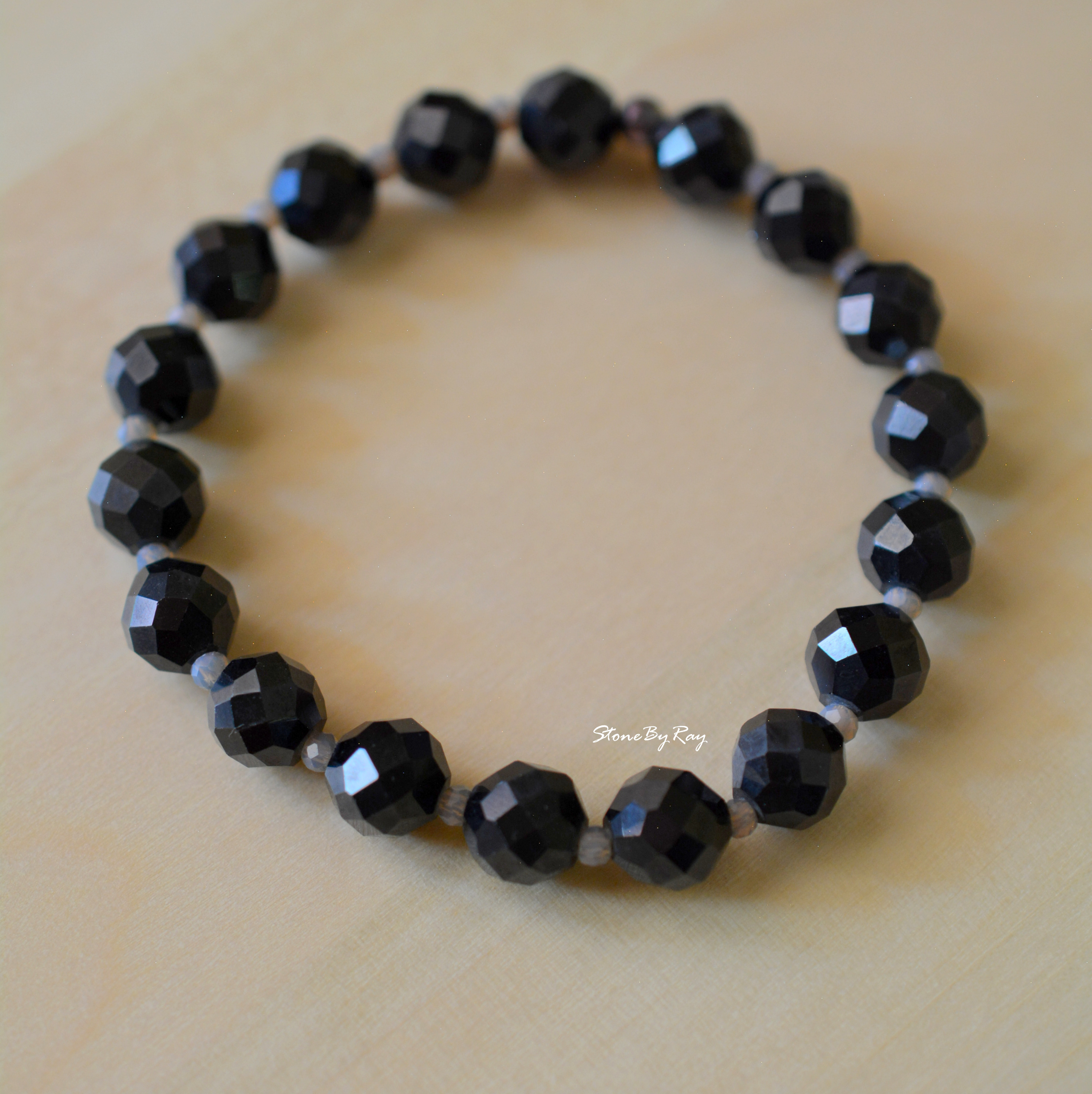 สร้อยข้อมือนิลเจียรเหลี่ยม(Black Spinel)