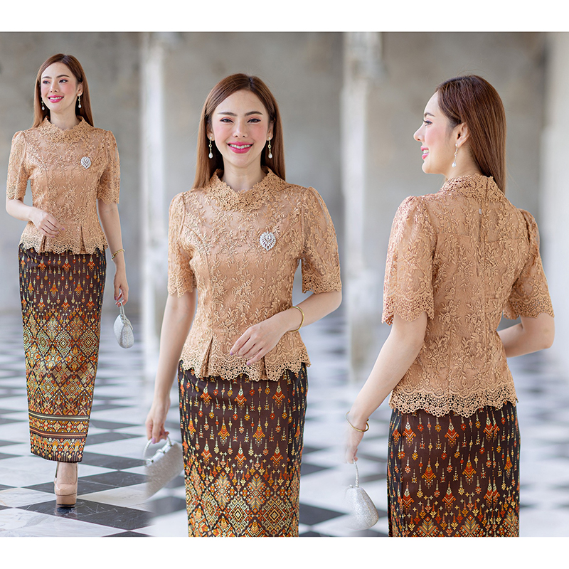 kudapy (เฉพาะเสื้อ) เสื้อลูกไม้สีน้ำตาล/สีขาว/สีม่วง/สีน้ำเงิน/สีเขียว/สีดำ เสื้อใช้ผ้าลูกไม้ใยบวบคอกลม แขนสั้น ลูกไม้แน่นทั้งตัว ตัวเสื้อมาพร้อมซับในเนื้อดีในตัว