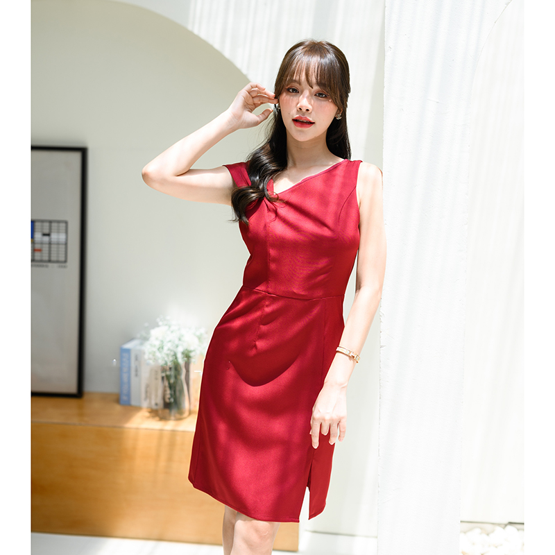 kudapy เดรสสั้นสีชมพู/สีครีม/สีเขียวมัทฉะ/สีแดง ดีไซน์ใหม่ของทางร้าน เก๋ๆ ชิคๆ ด้านนึงเป็นแขนกุดคอเฉียงลงมาที่อก แขนอีกข้างเป็นส่งกลีบบัวจับจีบนิดๆ