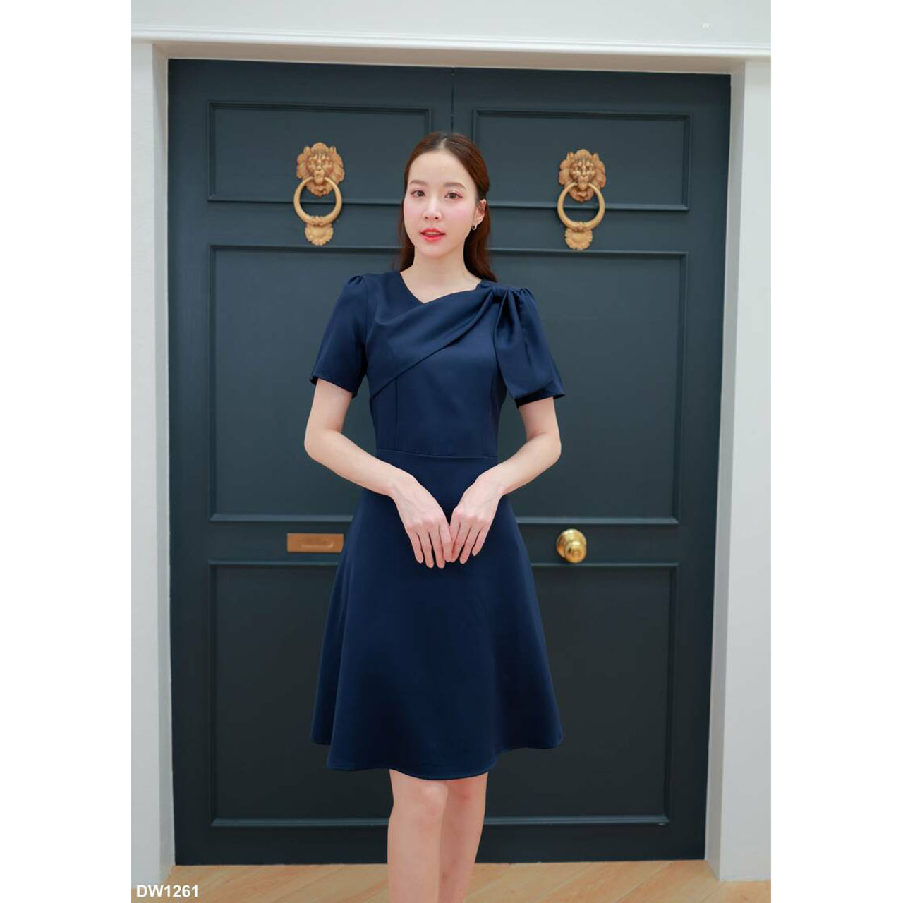 kudapyเดรสสั้นสีชมพู/สีกรม/สีขาว กระโปรงทรงบานแต่งโบว์ไหล่