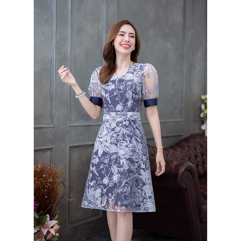 kudapy เดรสสั้นสีชมพู/สีกรม ผ้าแก้ว พิมพ์ลาย มีดีเทลตีเกล็ดรอบเอวเป็นชั้นๆ ช่วงแขนพองกำลังสวย ลายผ้าสวยเด่น