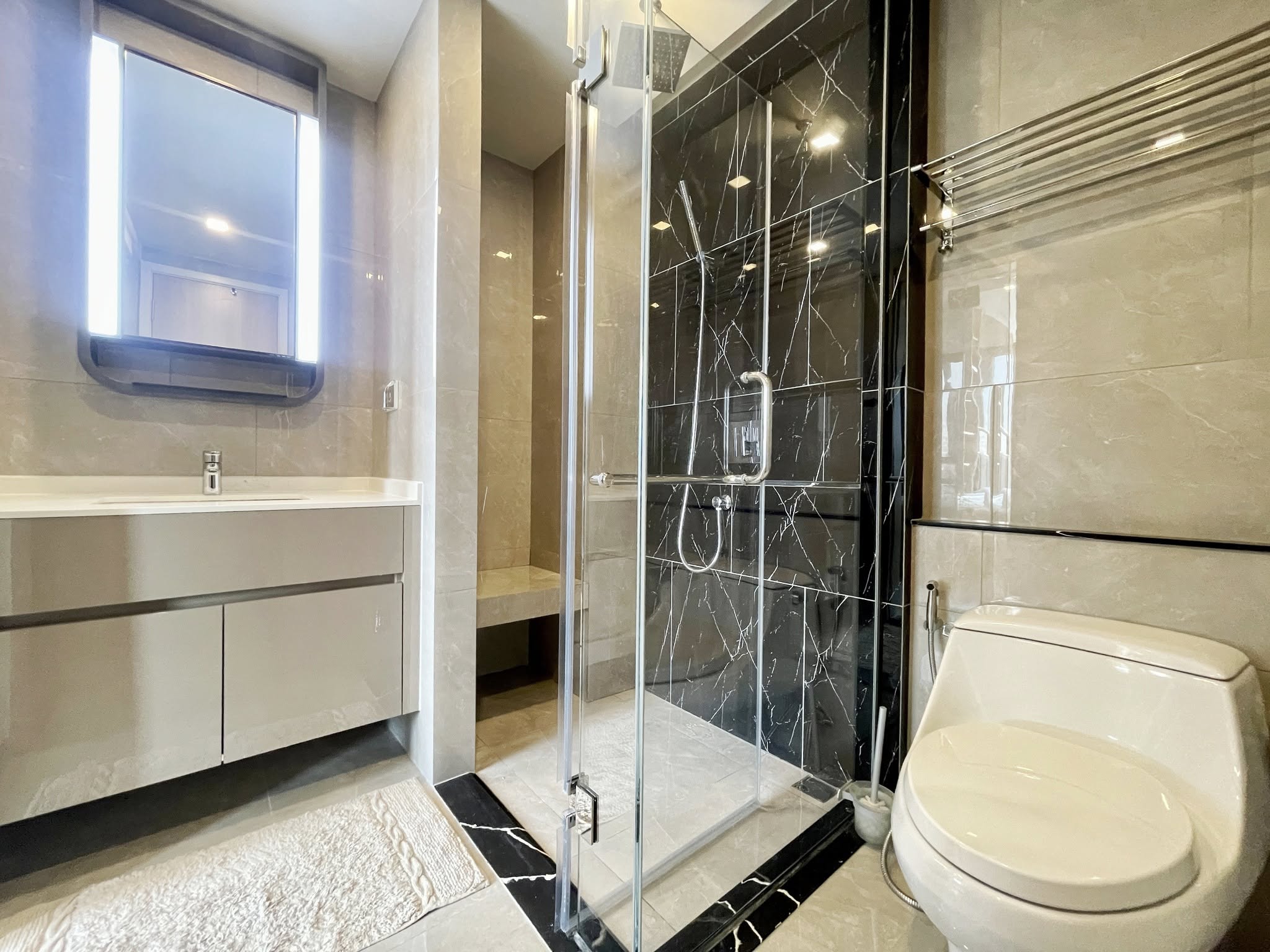 High Rise โซนพื้นที่ MRT พระราม9 ให้เช่าห้องแบบ 1ห้องนอน 1ห้องน้ำ คอนโด One9Five Asoke - Rama 9 (วันไนน์ไฟว์ อโศก - พระราม 9) ขนาดห้อง 40 ตรม. ชั้น 23 ตึก A