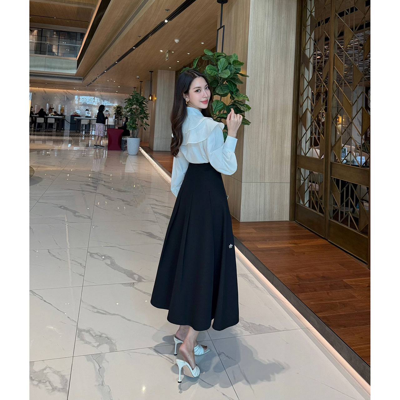 kudapy ชุดเซ็ทกระโปรงคริสตอลมาพร้อมกับเสื้อเชิ้ตและเข็มกลัดกุหลาบน่ารัก