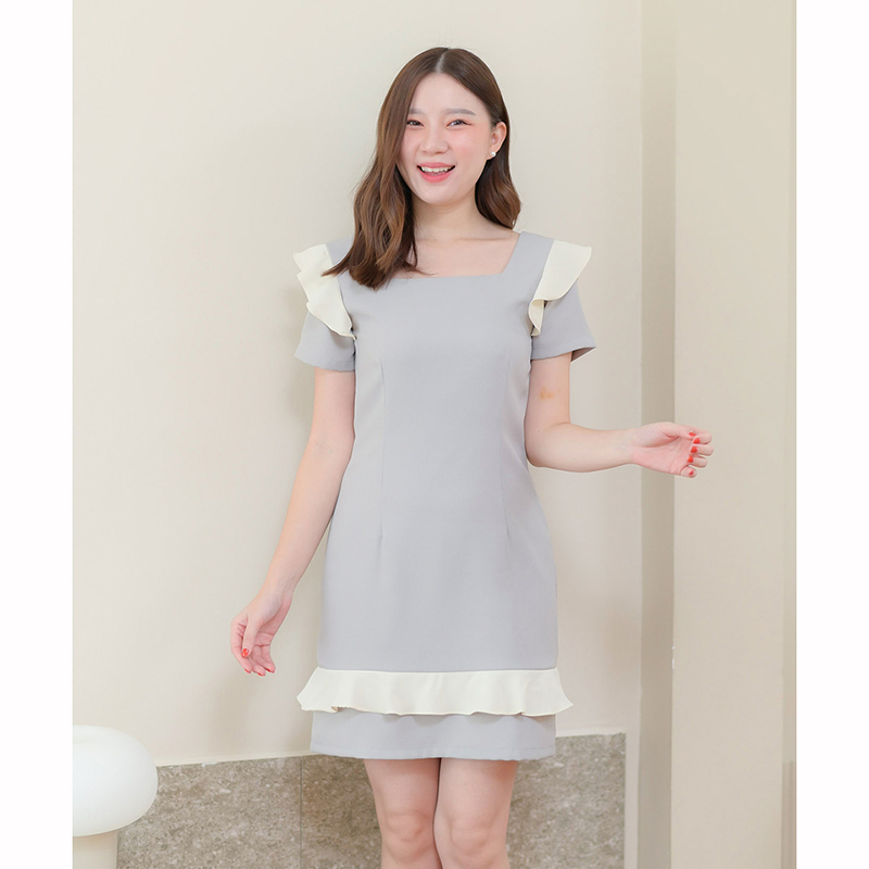 kudapy เดรสสั้นสีชมพู/สีเทาเข้ม/สีเทาอ่อน คอเหลี่ยม ดีไซน์น่ารัก มีระบายที่รอบแขนและช่วงชายเดรสเพิ่มความหวาน ใส่ง่ายได้หลายโอกาส มีซับใน