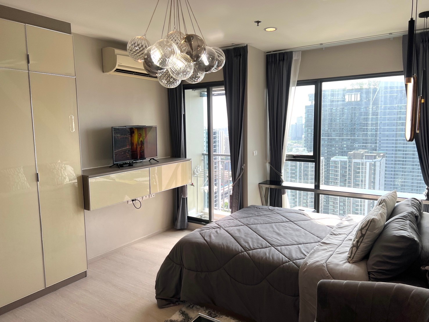 ปล่อยเช่าคอนโด Rhythm Asoke (ริทึ่ม อโศก) - Studio 1ห้องน้ำ - ใกล้ MRTพระราม9และเพชรบุรี/เซ็นทรัล/มศว. - ขนาดห้อง 22 ตรม. ชั้น 34