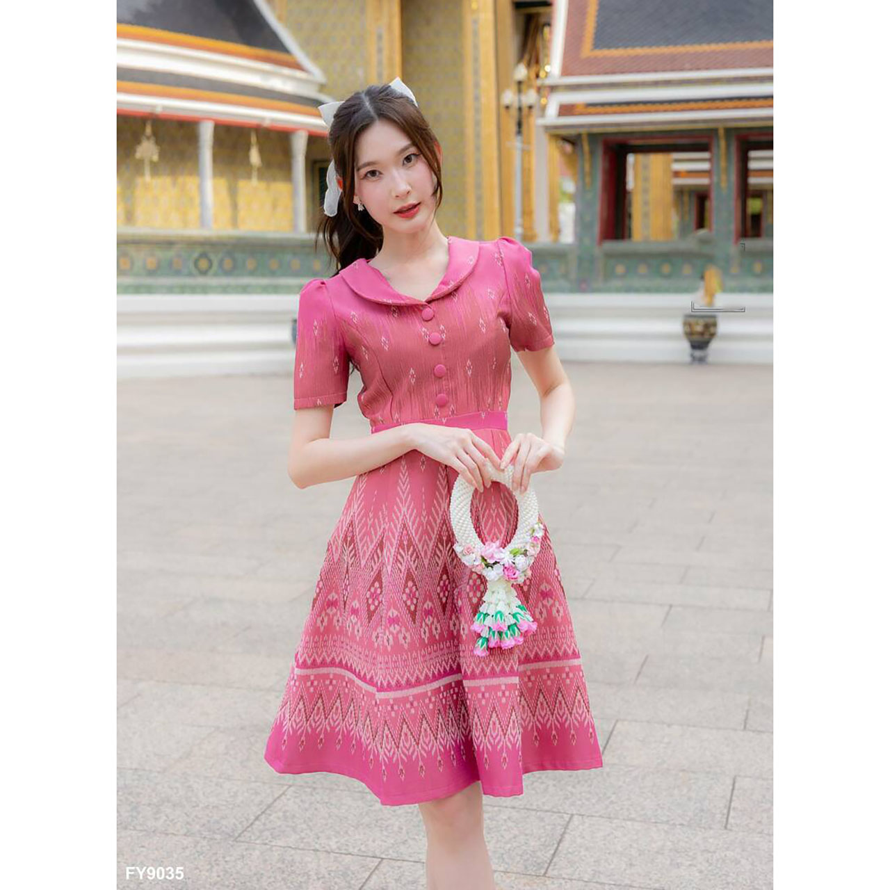 kudapy เดรสสั้นสีแดง/สีชมพู ผ้าไทยคอวีทรงบาน ใส่ออกงานสวยดูดี