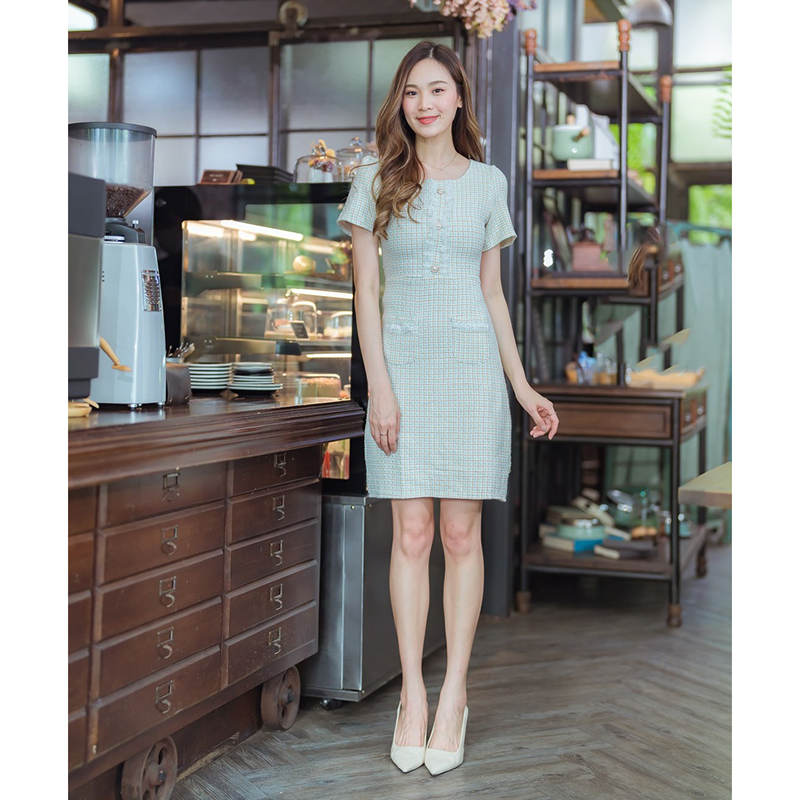 kudapy เดรสสั้นสีชมพู/สีเขียว/สีฟ้า ผ้าทอแต่งกระดุมมุก