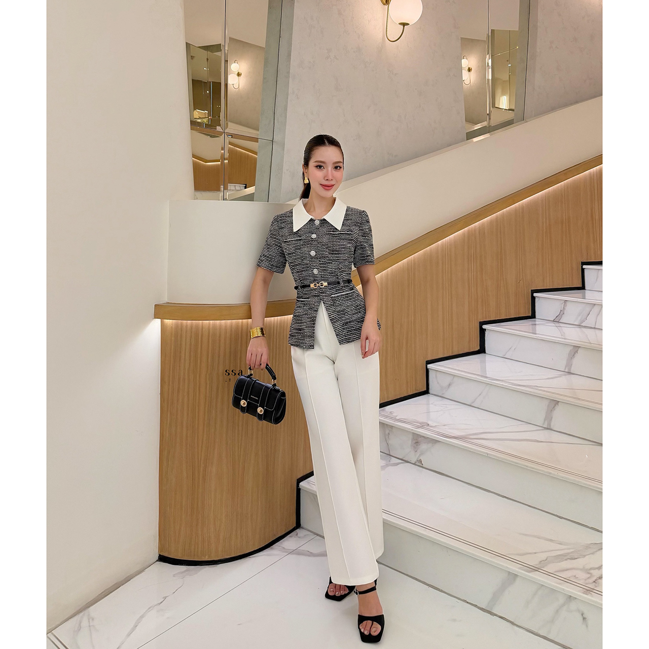 kudapy set 3 ชิ้น: เสื้อทวีต+กางเกง+เข็มขัด ชุดทวีตปกขาว ีเทลกระดุมคริสตัลคือความหรู เสื้อท็อปผ้าทวีต