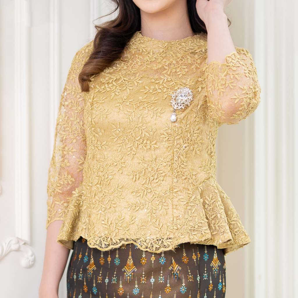 kudapy ชุดเซ็ทเสื้อลูกไม้สีทอง +ผ้าถุงผ้าไหมแพรวากาฬสินทร์สำเร็จรูปอัดกาวอย่างดี