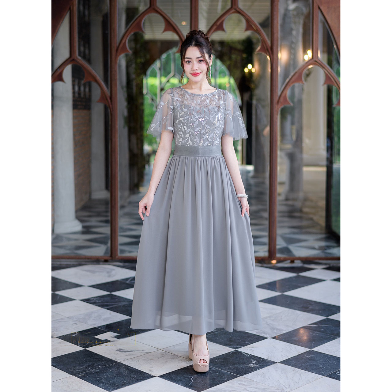 kudapy เดรสยาวสีเทา/สีชมพู/สีเหลือง ผ้าพริ้วสวยความยาวคลุมข้อเท้า ช่วงตัวเป็นงานลูกไม้ปักลายใบไม้แต่งเลื่อมเลื้อยสวยงาม แขนระบายใส่สวยตามรูป