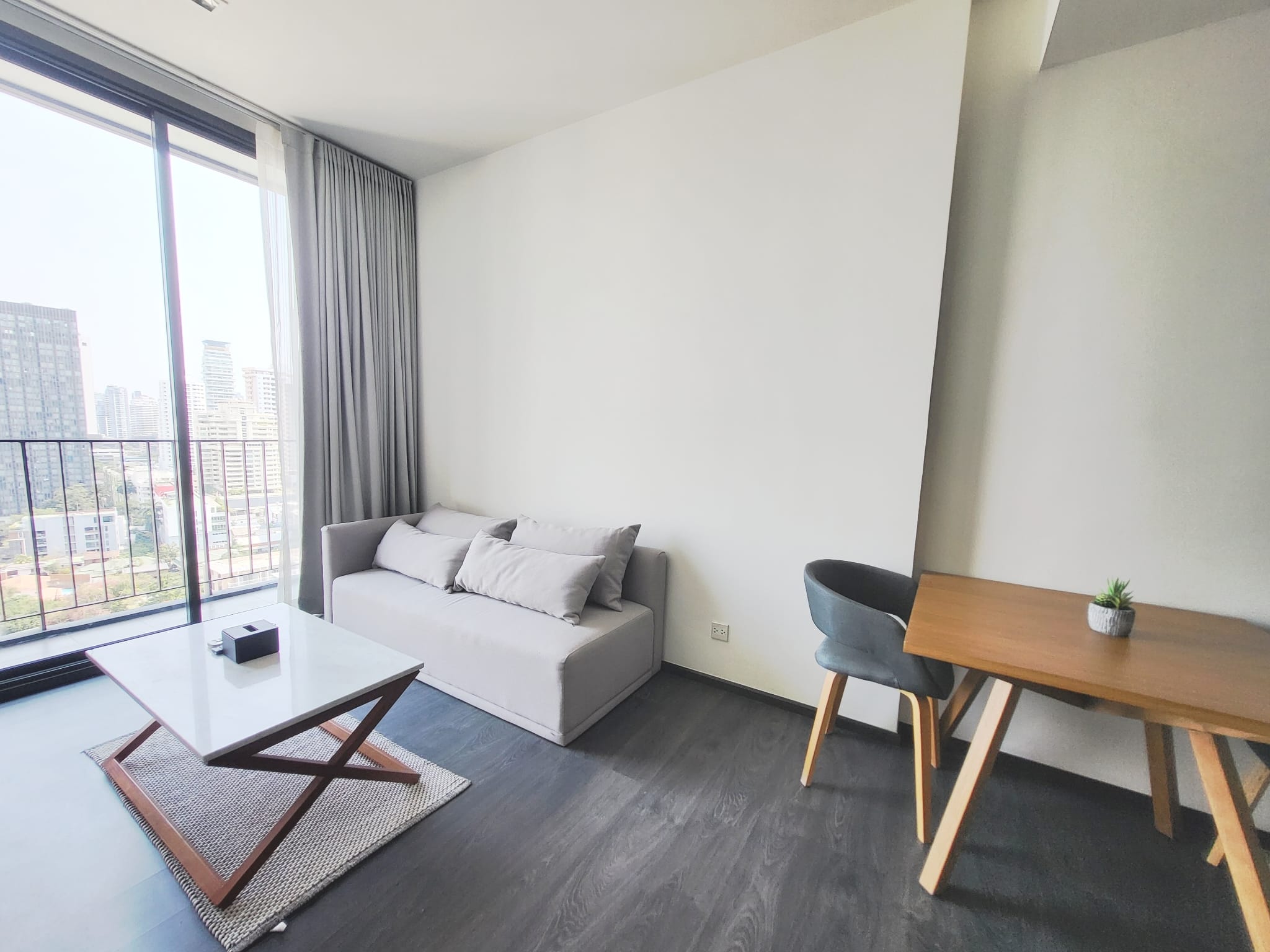 ให้เช่าคอนโด Edge Sukhumvit 23 (เอดจ์ สุขุมวิท 23) ห้องใหญ่ขนาด 45 ตรม.