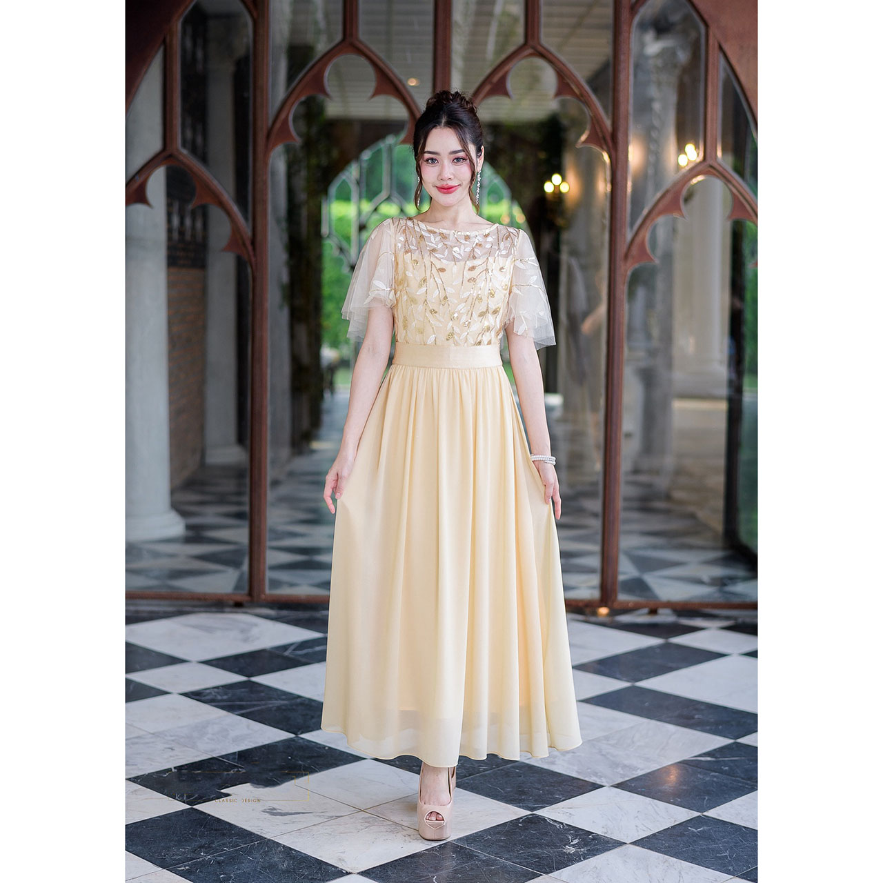 kudapy เดรสยาวสีเทา/สีชมพู/สีเหลือง ผ้าพริ้วสวยความยาวคลุมข้อเท้า ช่วงตัวเป็นงานลูกไม้ปักลายใบไม้แต่งเลื่อมเลื้อยสวยงาม แขนระบายใส่สวยตามรูป