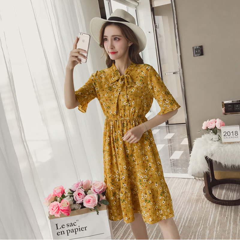 kudapy เดรสสั้นผ้าชีฟองสีเหลืองพิมพ์ลายดอกเล็กๆ คอผูกโบว์ เอวจั้มยืดตามสัดส่วนนะคะ