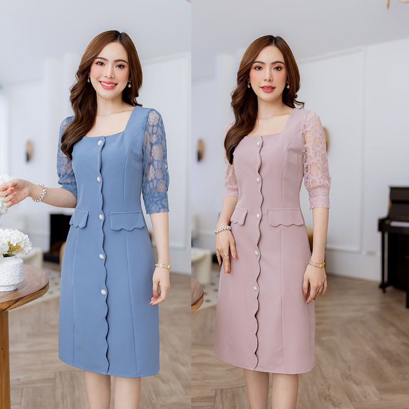 kudapy เดรสสั้นสีชมพู/สีฟ้าคราม ผ้าพื้นสวยหรู ใช้ผ้าพื้นเย็บเป็นลูกเล่นให้เป็นเคริฟแต่งด้วยกระดุมมุกล้อมเพชรสวยหวาน ช่วงแขนเป็นผ้าลูกไม้