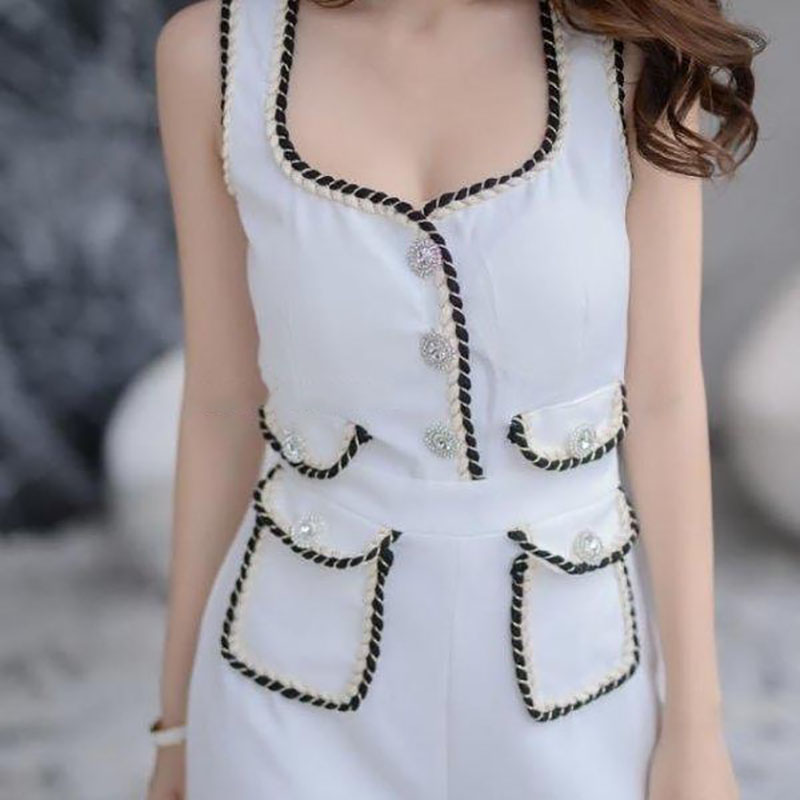 kudapy จั้มสูทสีขาว ปั๋วมาก กระเป๋าปกขอบแต่งลายดีเทลเยอะ กระดุมคริสตัล ผ้าหนามาก