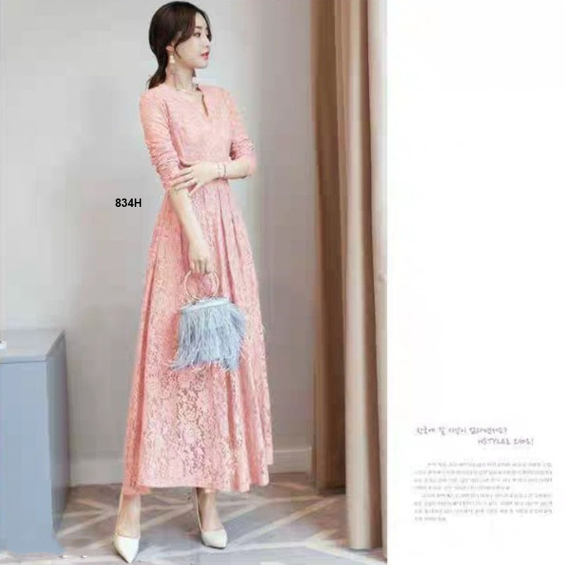 kudapy เดรสยาวสีเทา/สีขาว/สีโอรส/สีแดงเลือดหมู ลูกไม้แขนศอก คอวีป้ายหน้า (ช่วงบนไม่มีซับใน)งานลูกไม้ลายสวยหรู เย็บบุซับในช่วงกระโปรงอย่างดี