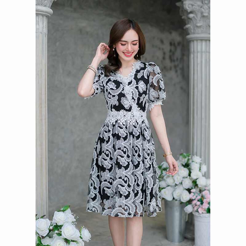 kudapy เดรสสั้นสีครีม/สีดำ แต่งด้วยลูกไม้ช่วงอก รอบเอว รอบแขน แบบจัดเต็ม แขนพองสวยกำลังดี