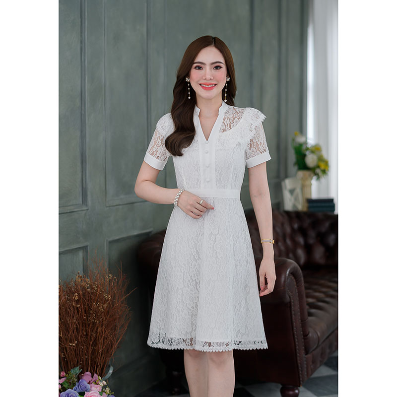 kudapy เดรสสั้นสีขาว/สีเขียวพาสเทล ลูกไม้คอวีระบายไหล่ สวยหวานละมุน เป็นคอปีนรูปตัววีสวย ดีเทลแต่งระบายช่วงไหล่และแต่งลูกไม้ ช่วงอกแต่งกระดุม