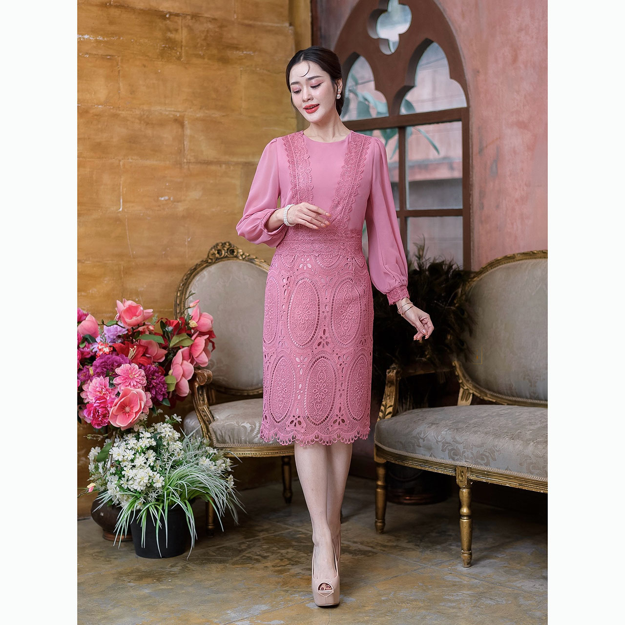 kudapyเดรสสั้นสีม่วง/สีชมพูกลีบบัวสไตล์แขนยาว ผ้าลูกไม้ช่วงกระโปรง เสื้อเป็นผ้าชิฟฟ่อนใส่สบายไม่ร้อนแต่งด้วยลูกไม้คาด