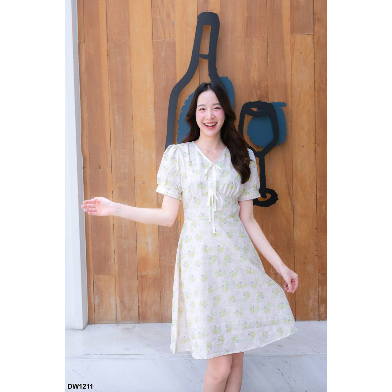 kudapy เดรสสั้นสีชมพู/สีเขียว/สีเหลือง ผ้าลายดอกแต่งโบว์2ชิ้น แขนสั้น สวยดูดี