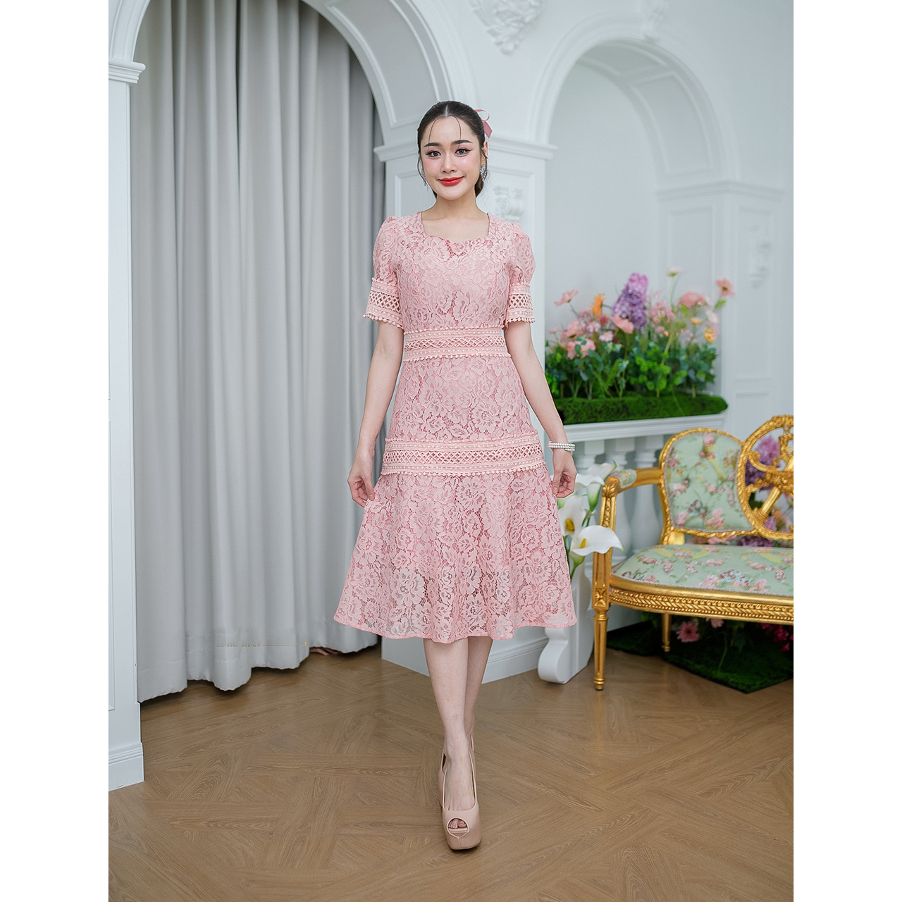 kudapy เดรสสั้นสีม่วงครีม/สีโอรส ลูกไม้ผ้าดีเนื้อนิ่ม ลายสวย ดีเทลแต่งลูกไม้คาดช่วงเอว และสะโพก ปลายแขนแต่งจั้มสวยหวาน