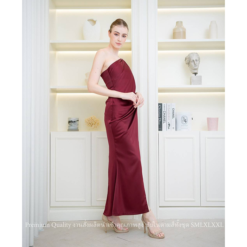 kudapy เดรสยาวสีน้ำตาลอิฐ/สีเลือดหมู/สีกรม/สีชมพูอ่อน ชุดราตรีไหล่เบี่ยงแต่งสายเพชรคู่