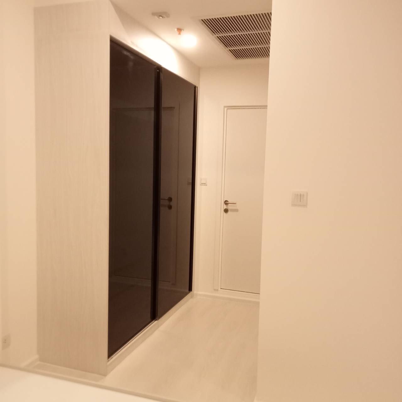 คอนโด Mazarine Ratchayothin (แมสซารีน รัชโยธิน) High Rise โซนพื้นที่ BTS รัชโยธิน ให้เช่าห้องแบบ 1 bed plus ปรับ2ห้องนอนได้พร้อมฉากกั้น 1ห้องน้ำ ขนาดห้อง 42 ตรม. ชั้น 19